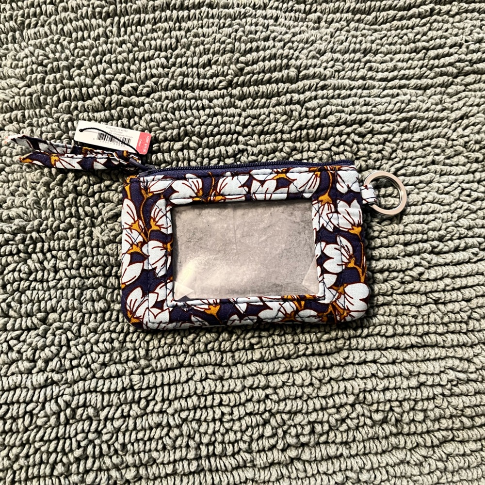 Vera Bradley Zip ID Case - NWT
Color: Pawpaw Flower